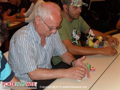 Gianni Giaroni in azione al tavolo