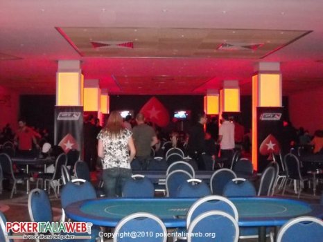 tavolo da poker vuoto
