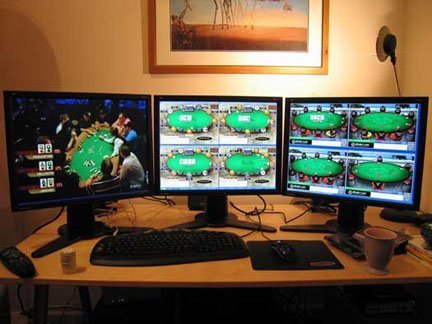 schermi con tavoli di poker online