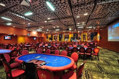 perla poker room