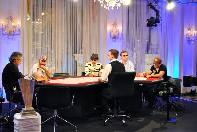 5handed.JPG