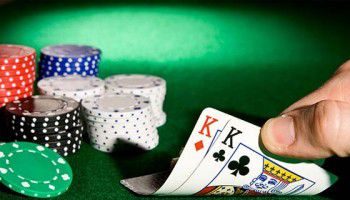 Poker online: il bluff ai microlimiti cash game