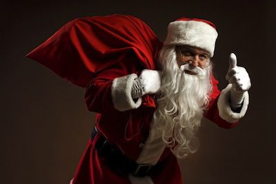 Babbo Natale mentre porta gli Zingarelli ai giocatori di poker italiani