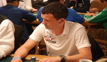 Fenomeno James Akenhead vince $213K al Sunday Million