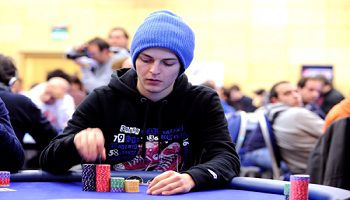 Poker online – Day 1 Sunday Special, Eddie_Camu in fuga. Seguono Pasquale Gregorio ed Umberto Calabrese. Giopennix vince il Sunday High Roller