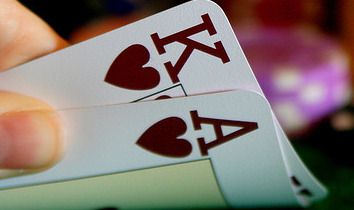 PokerItalia School: “Come giocare AK quando non si lega al flop”