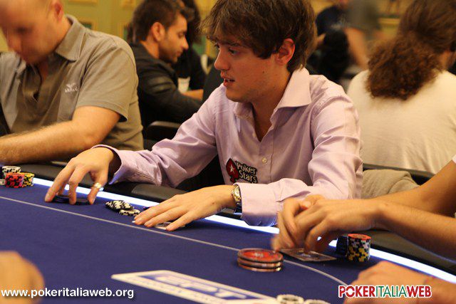 I giocatori professionisti sono ammirati o invidati dagli altri giocatori di poker?