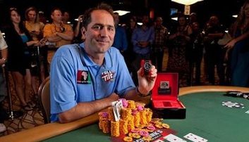 Phil Gordon lascia il poker: “Mi dedico ai social games su Facebook”