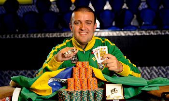 Il pro brasiliano Andre Akkari firma per l’agenzia 9ine di Ronaldo