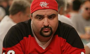 Ray Bitar, CEO di Full Tilt Poker, si consegna all’FBI