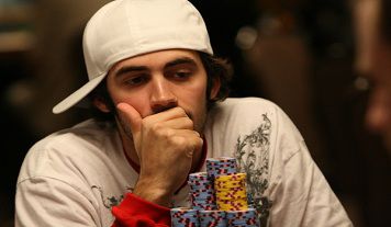 Impazza la mania del poker cinese: Jason Mercier visto giocare per 30 ore di fila