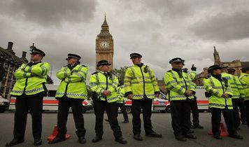 Londra, poker online: poliziotti licenziati perché giocavano durante le ore di lavoro