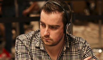 La notte incredibile di Antoine Saout, diviso tra poker live e online!