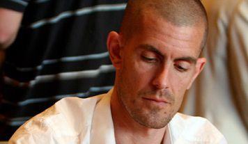 Gus Hansen e Viktor Blom scendono ai microlimiti del poker cash game