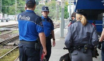 Aeroporto di Ginevra: poliziotti sopresi a giocare a poker invece di lavorare