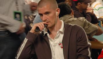Super Gus Hansen ai tavoli FLO8 di Full Tilt Poker, in 80 minuti porta via 204.000 dollari a Kyle Hendon