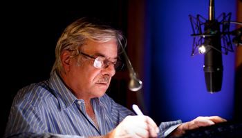 ‘Ti ho cercata in tutti i necrologi’, il poker nel film di Giancarlo Giannini