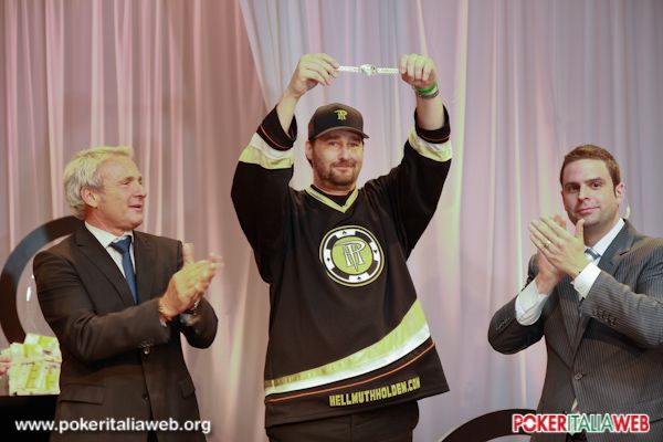 Uno dei tanti braccialetti di Phil Hellmuth