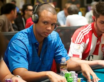 Phil Ivey in azione nel poker live