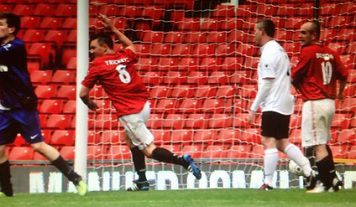 Sam Trickett gioca e segna all’Old Trafford di Manchester!