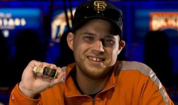 WSOP 2013: a Chris Dombrowski i 346.000 dollari dell’Evento #30, Mathew Moore è il runner up!