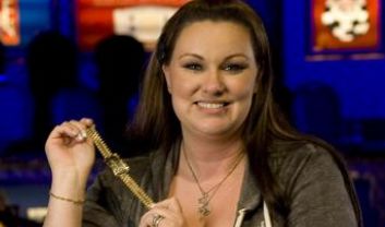 WSOP: Dana Castaneda vince l’Evento #54 con l’aiuto della nonna!