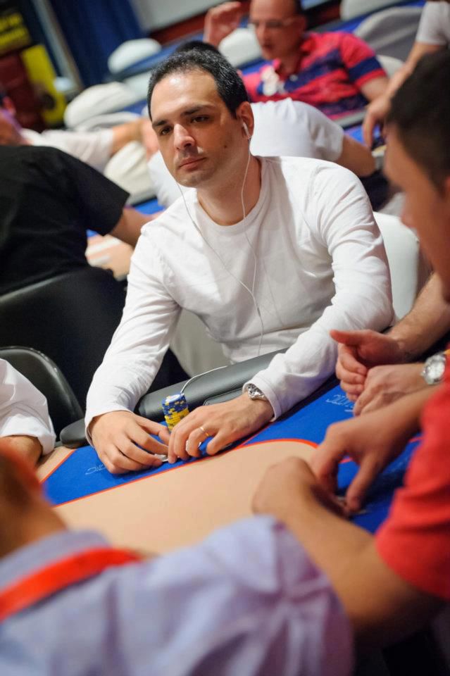 Francesco Russo al tavolo di poker live