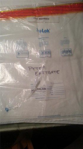 La busta firmata da Eastgate