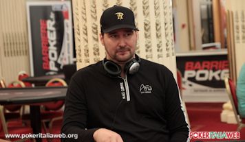 Vanno a ruba le t-shirt di Phil Hellmuth