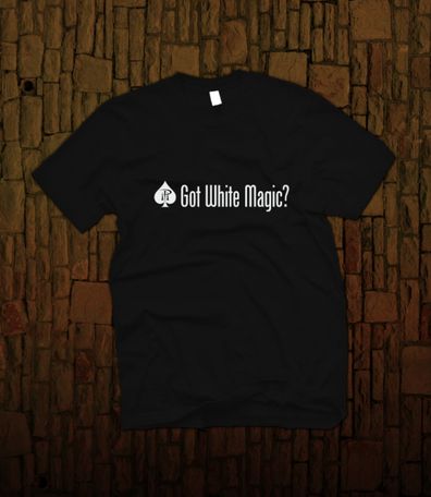 La t-shirt messa in vendita da Hellmuth