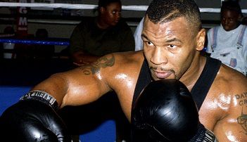 Poker e Risate: una bella partita a poker contro Severino Cicerchia o Mike Tyson?