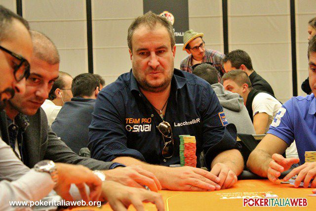 Il pro di Snai Poker al tavolo da gioco