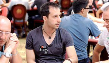 Alec al tavolo