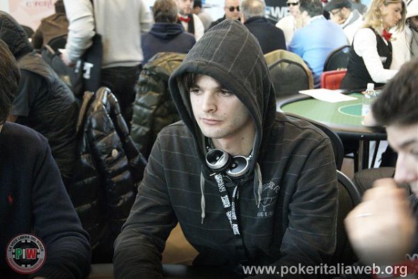 Bubukonan al tavolo di poker live