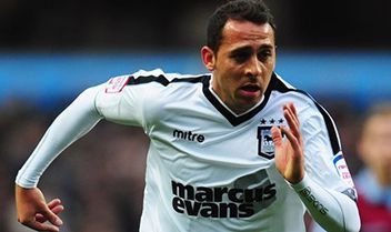 Ex attaccante Newcastle: “Giocavamo gli highstakes online durante le trasferte in pullman”