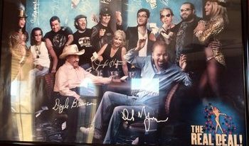 Daniel Negreanu mette in mostra i suoi sei braccialetti WSOP