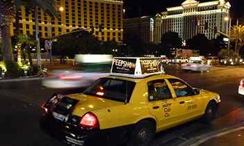 Poker pro USA regala 10.000 dollari al tassista gentiluomo!