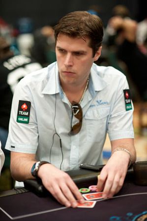 Tzen1 al tavolo di poker live
