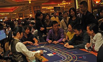 Tom Dwan: “Per recuperare perdite, a Macao si gioca al Baccarat”