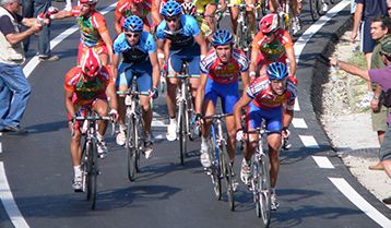 Ciclismo e poker… la strana gara del World Bicycle Relief Poker Run!