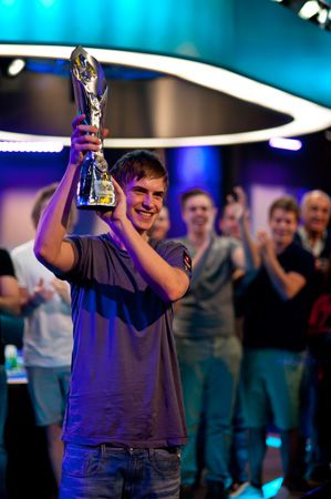 Isildur1 con il trofeo del PCA