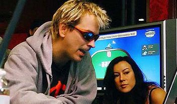 Twitter e poker: nemmeno un terremoto sveglia Phil Laak