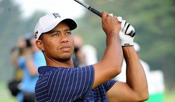 Tiger Woods si dà al poker per beneficenza