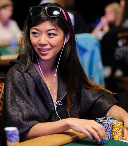 La bella Xuan al tavolo da gioco