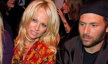 Pamela Anderson divorzia da Salomon dopo il final table del Big One