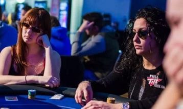 Come comportarsi se ci sono delle giocatrici al tavolo da poker?