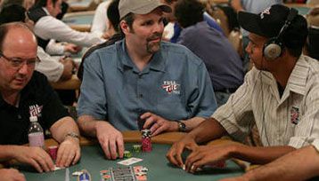 Howard Lederer e il flop dei 22.372 DVD invenduti, saranno distrutti!