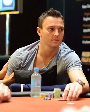 Trickett al tavolo da gioco
