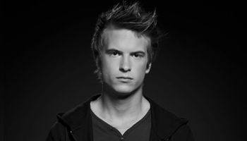 È sfida tra gli ultimi due Pro di Full Tilt Poker: Viktor Blom contro Gus Hansen