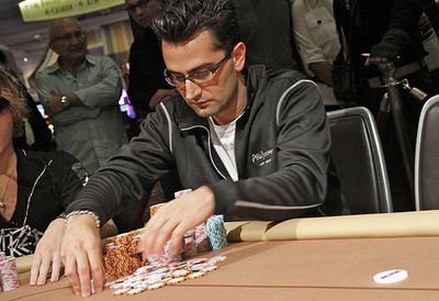 Antonio Esfandiari durante un torneo